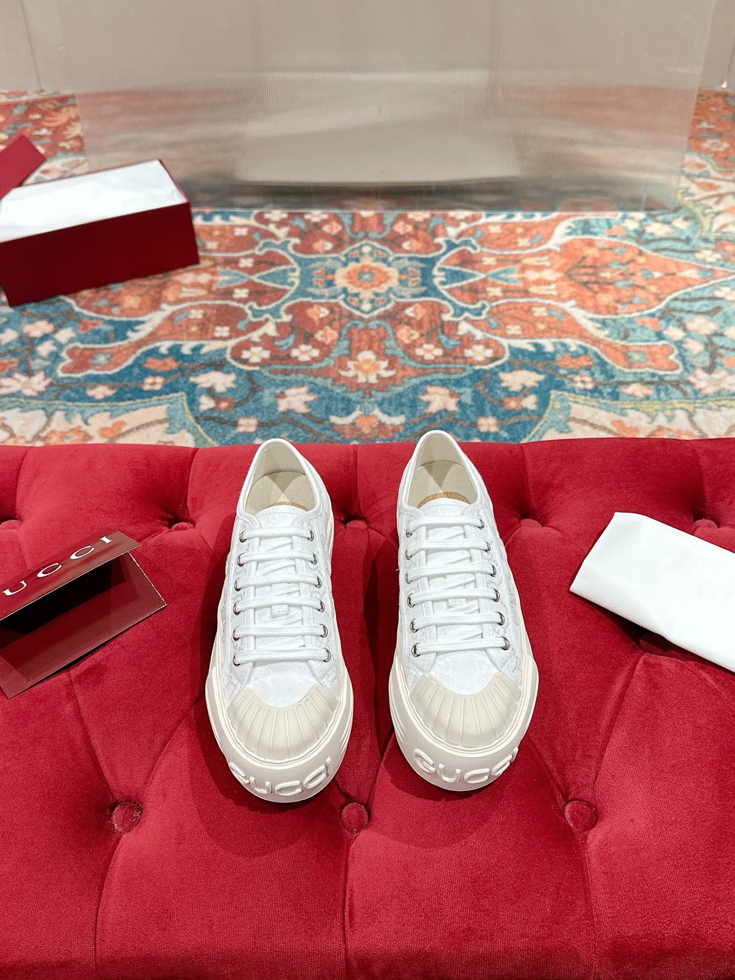 👟👟Ex-factory price 520👟👟 Women's models are new🆕 Arrival Gucci tennis 1977 classic Loft series canvas shoes... 2025 hot recommended model, G+1977×Disney cooperation series... GG canvas is made of finished products and incorporates brand elements. The retro style is rich, the classics and feelings are perfect for recall! Each color fabric developed by the original version is customized by the original version, and we pursue the ultimate in large-scale products! Market-level top version ⚠ Fabric: Customized GG cloth electric embroidery/5D washed distressed canvas Lining: Customized terry cloth lining (the feet are fitted and cannot be disassembled) Outsole: Original molded TPU two-color outsole Size: 35-40 (41 customized)